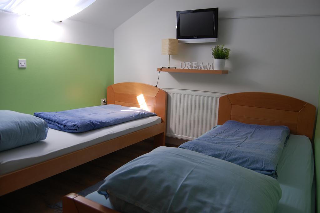 Rooms Hisa Divino Ptuj Oda fotoğraf